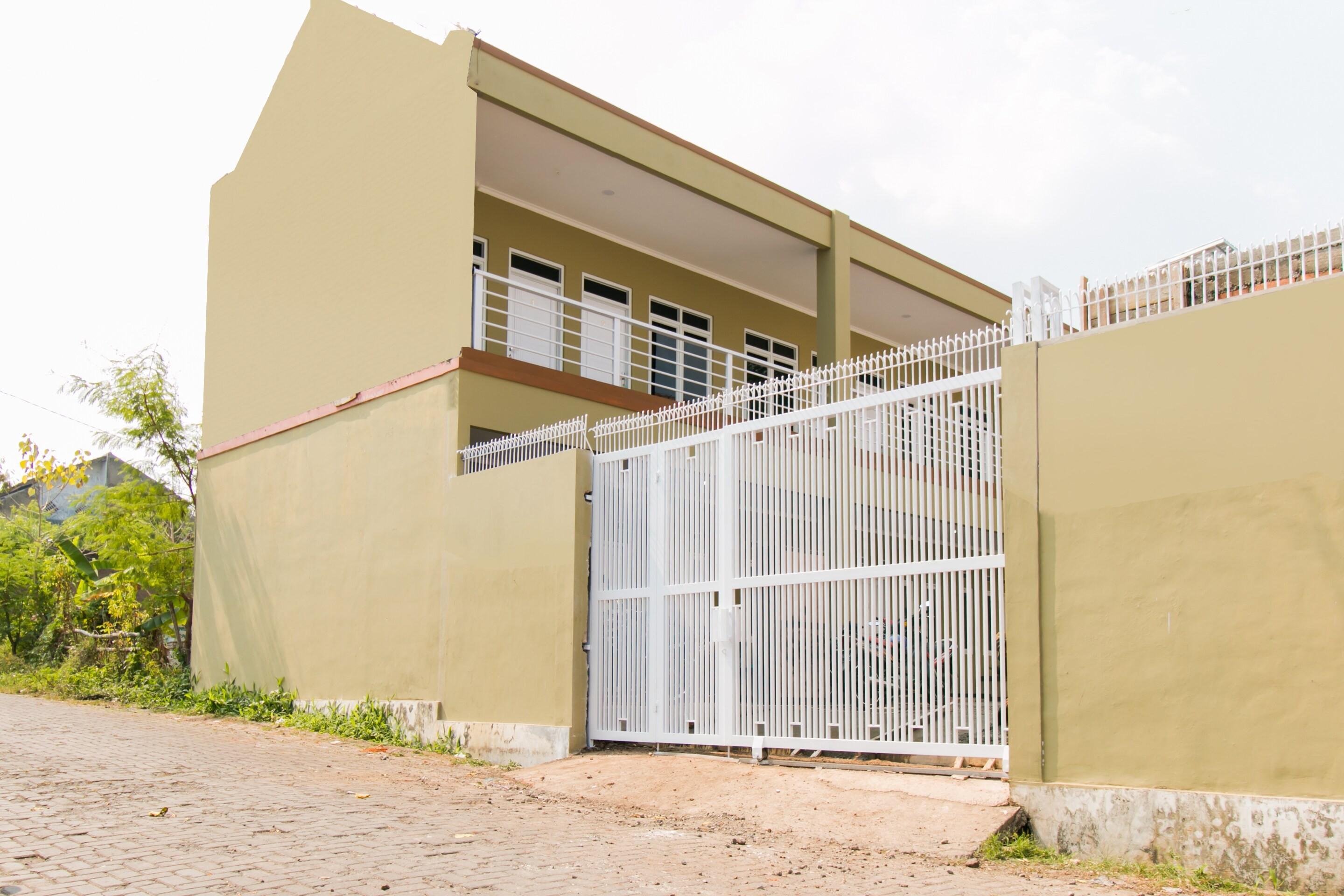 OYO 1078 Fakhira Residence Cianjur Exterior foto