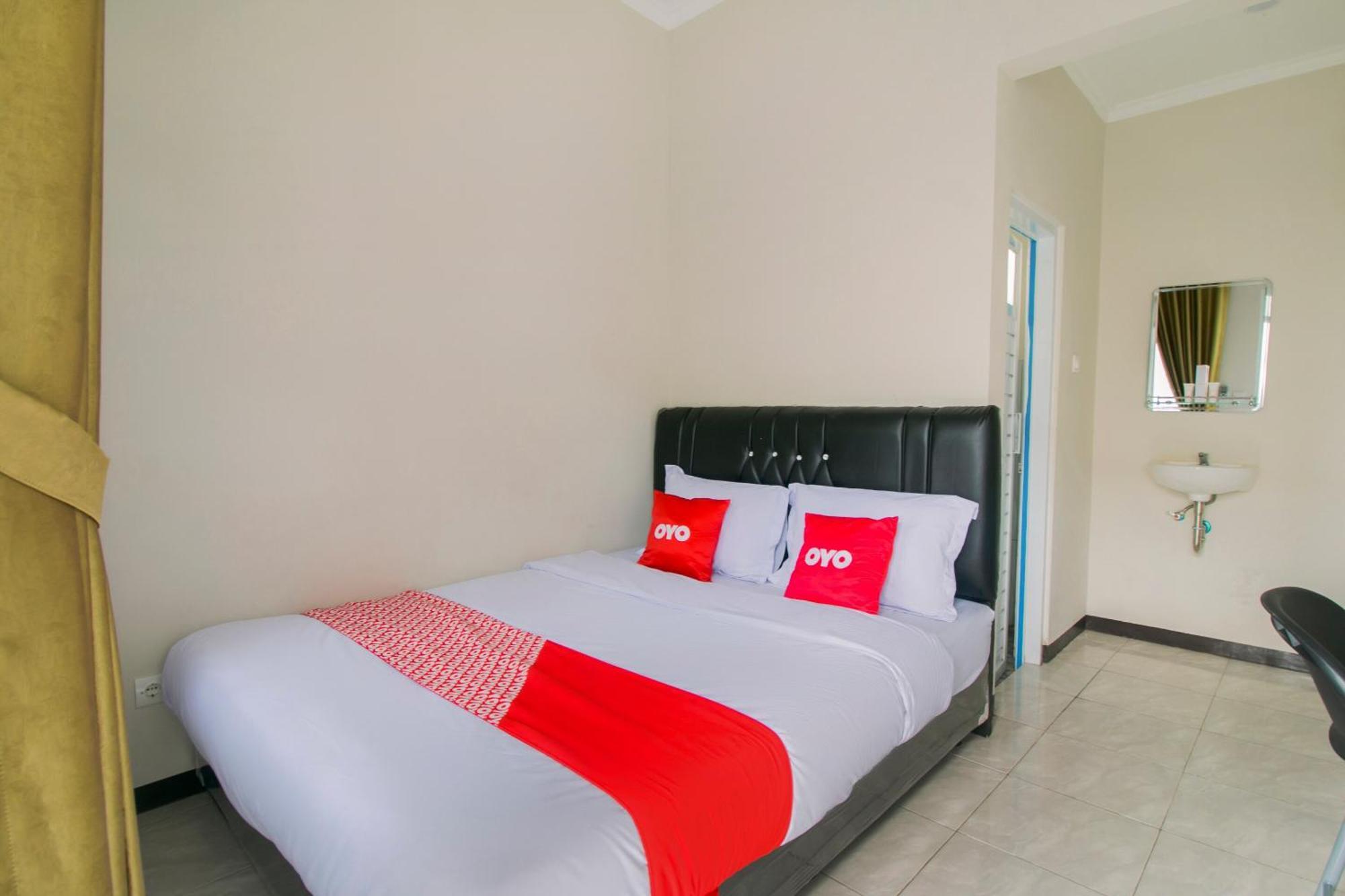 OYO 1078 Fakhira Residence Cianjur Exterior foto